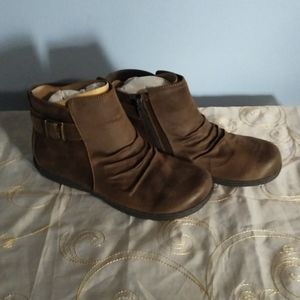 SOLD NWT Size 8 Dark Brown Ankle Boots